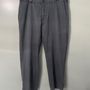 Haggar Classic Fit Premium No Iron Dress Pants, Men’s 40x30 (Gray)